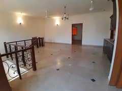defence 300 yards first floor portion for rent