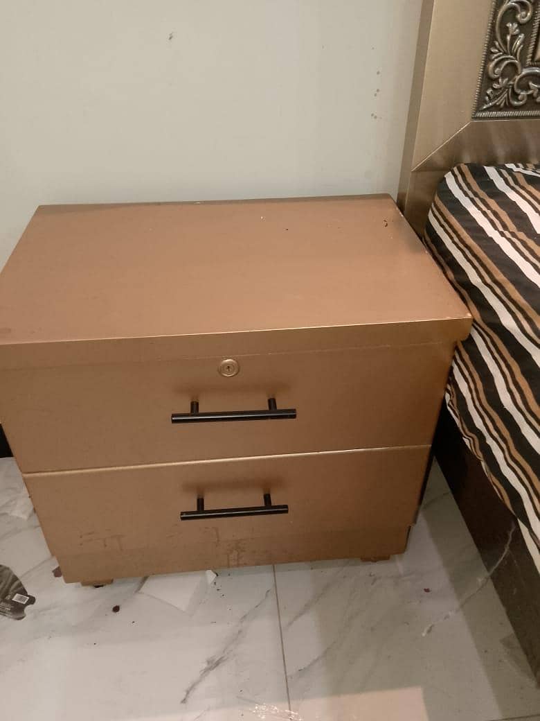 bed and 2 side tables without metres 1