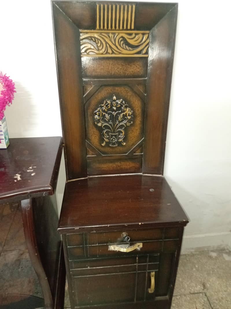2 side tables , dressing table 0