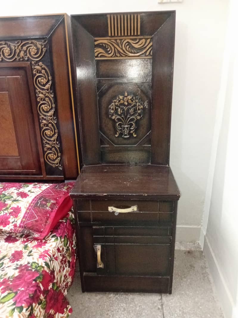 2 side tables , dressing table 1