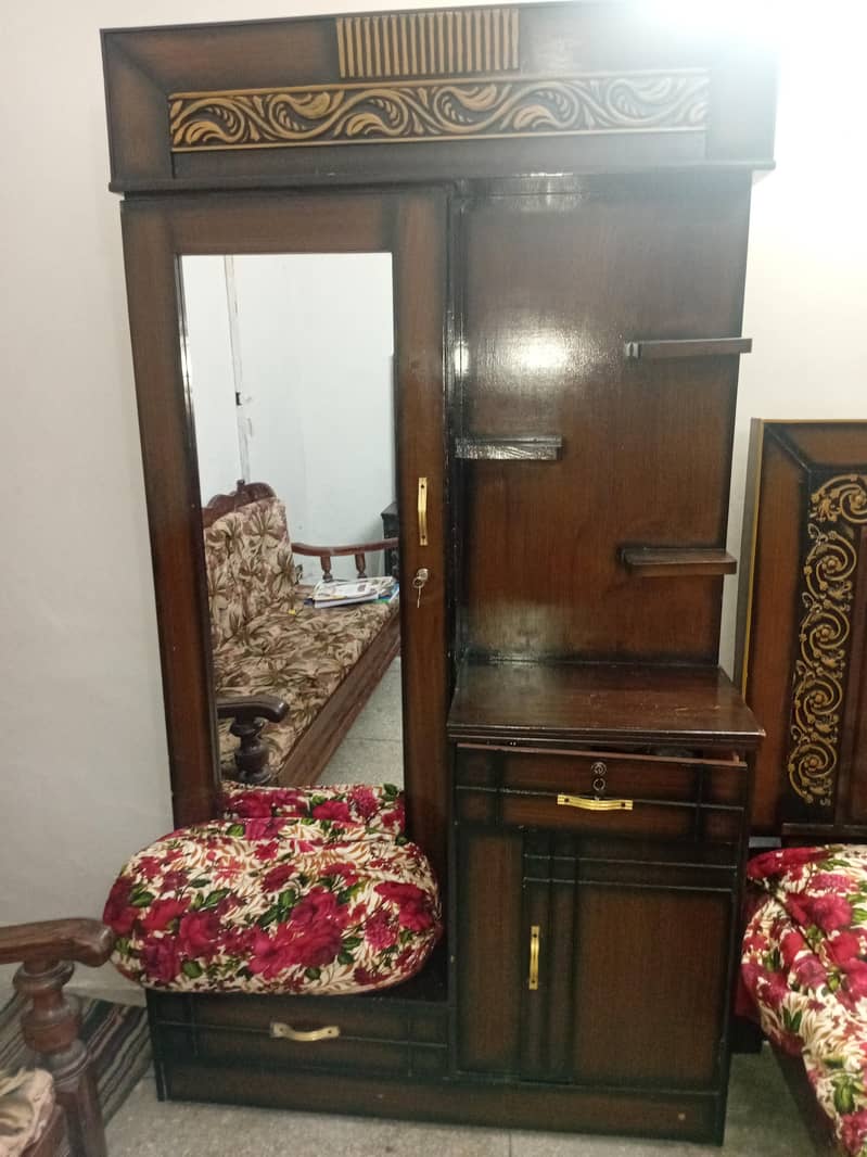 2 side tables , dressing table 2
