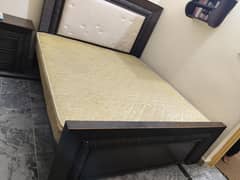 king size bed with 2 side table plus 1 drasing tablet or 1 bartan wali