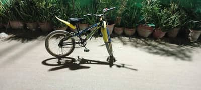 bicycle in a running condition,used like new