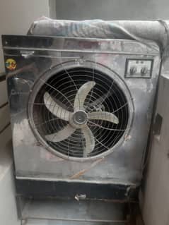 12 volt cooler with supply