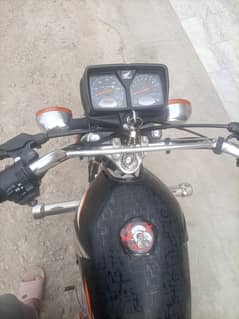 125