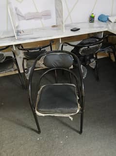 Office chairs or visitor chairs with table slightly used