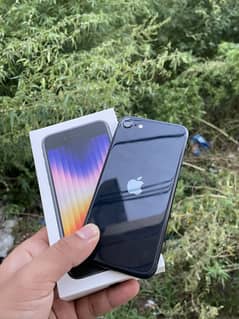 I phone SE 3 Box Packed