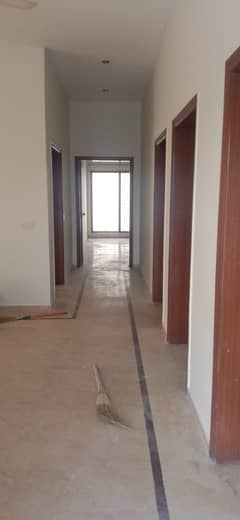 1 Kanal Slightly Used Upper Portion In Sui Gas Society Near LGS Phase 5