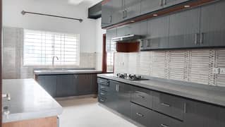Luxury 10 Marla - House available for sale in Bahria enclave isb