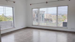 Luxury 10 Marla - House available for sale in Bahria enclave isb