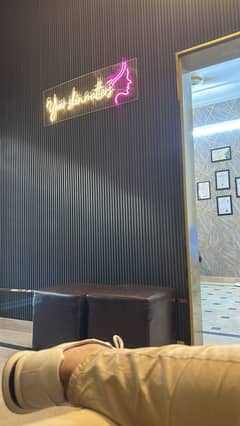 Hair technician Fue hair collector I need a girl staff