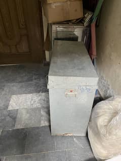 Iron Delivery box almost new