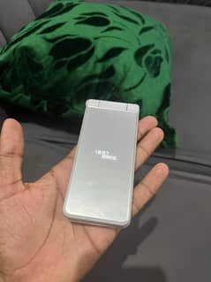 Sharp Aquos Keitai 2 – Japanese Flip Phone | Best for Hotspot Use