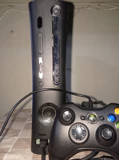 Xbox 360 in used best hand with on free controlller