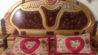 bed side table. table for sale 9/10 condition