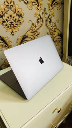 MacBook pro 2019_15.4"inch | i9 | 32GB | 512GB SSD