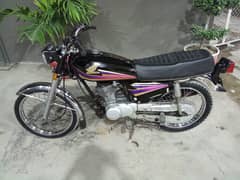 I'm selling my bike Honda 125 totally original condition 03253785445