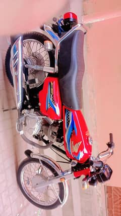 Honda 125 red