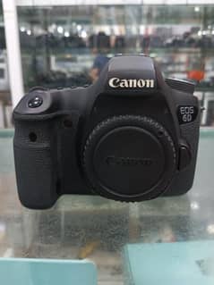 cannon 6d full frame DSLR camera with original charger strap battery