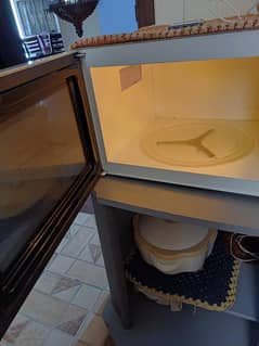 microwave oven