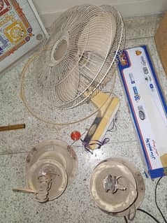 4 ceiling fans and 2 brackets fans