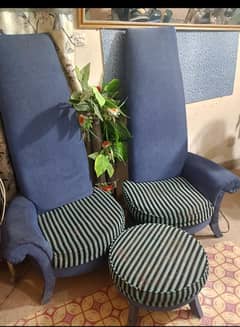 2 sofa and sofa table for urgant sale