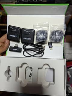 BLUK'S Dual Square wireless Microphone BX8