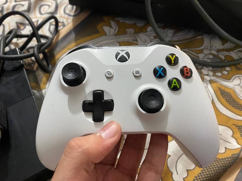 Xbox one with 2 orignal controllers and games 2
