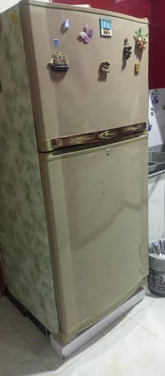 waves refrigerator in good condition 9/10 medium size