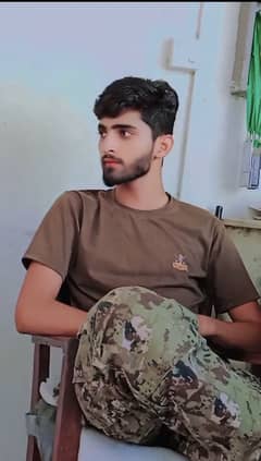 Main Ne Army main 3 sall lgay Hain mjy security ki job chaye