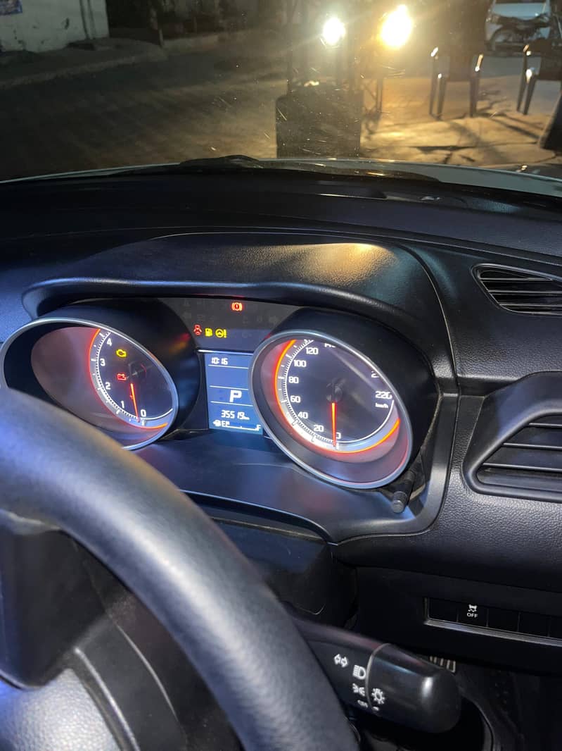 swift car white color 2022 model like new scratch less 1