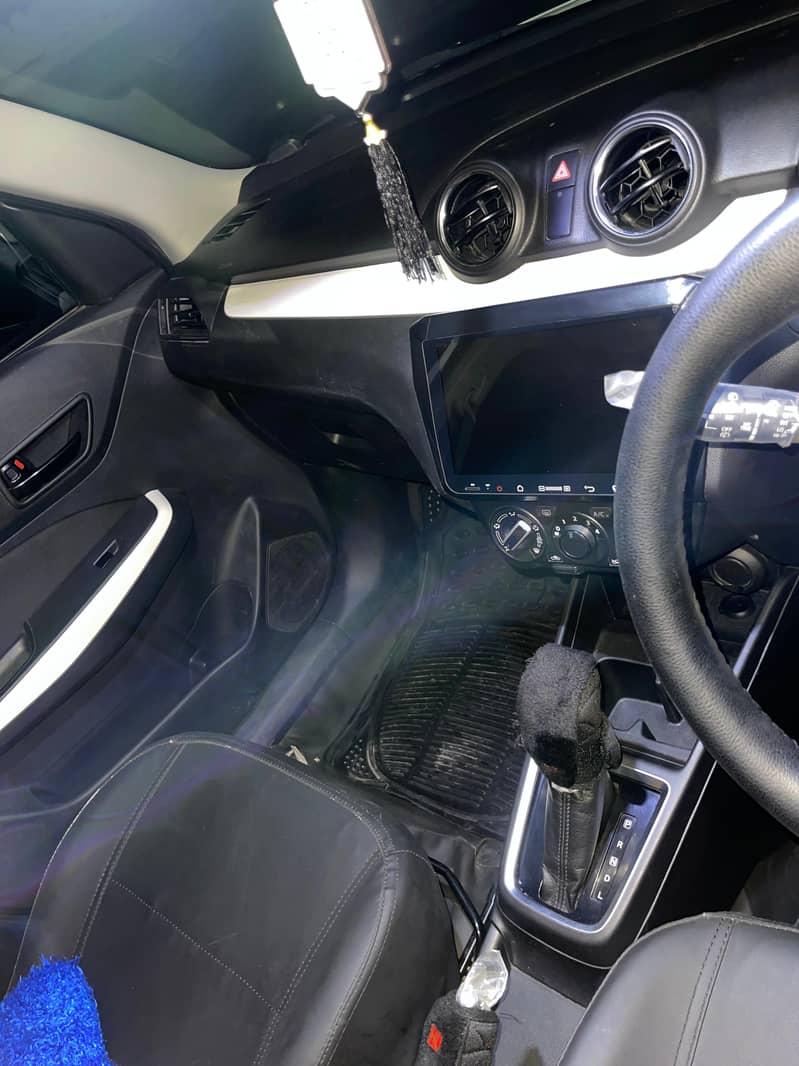 swift car white color 2022 model like new scratch less 2