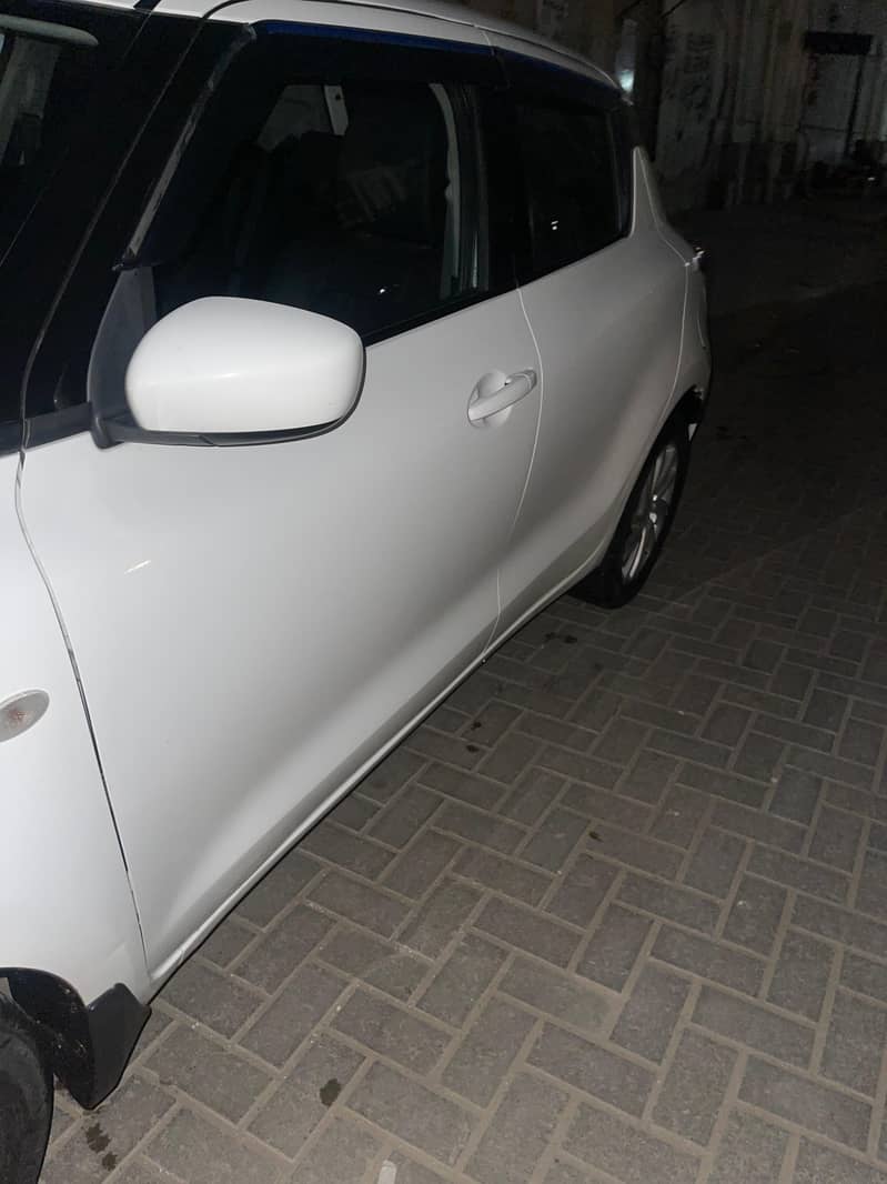 swift car white color 2022 model like new scratch less 4