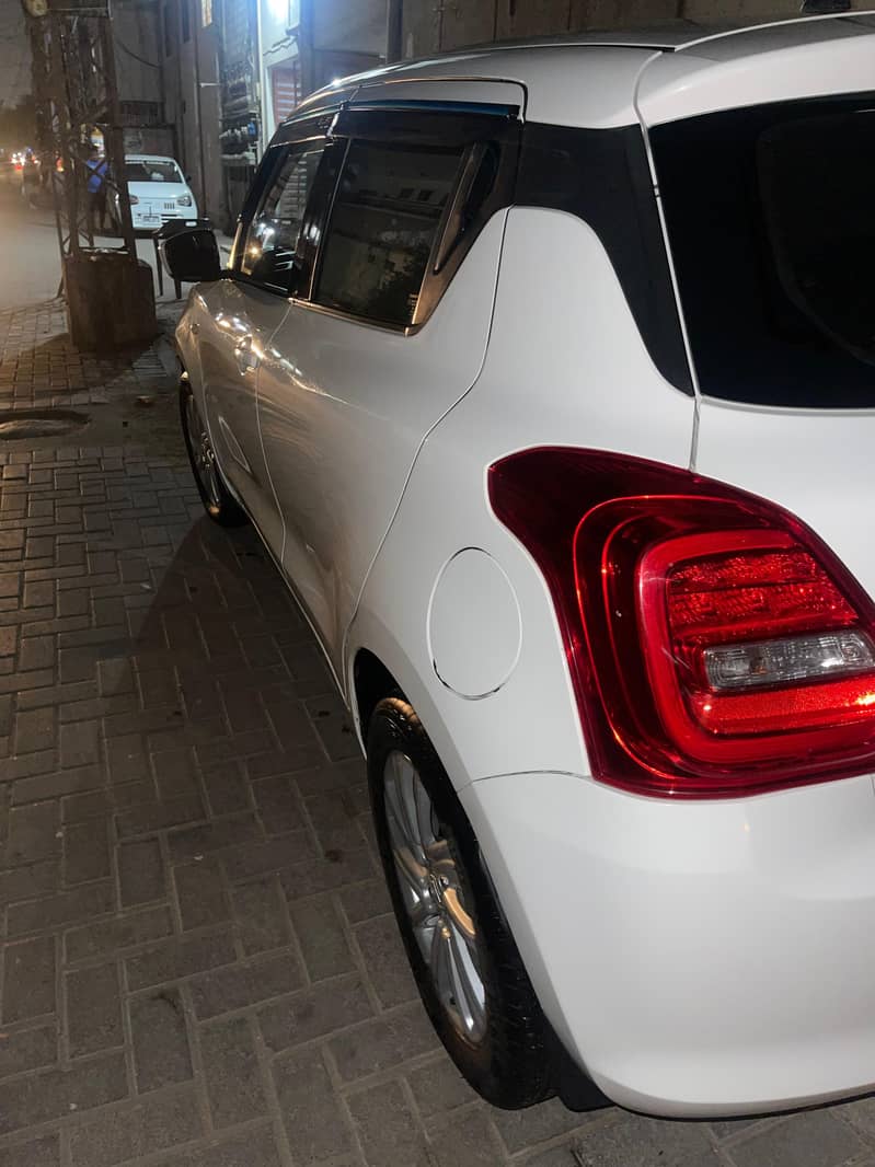 swift car white color 2022 model like new scratch less 6