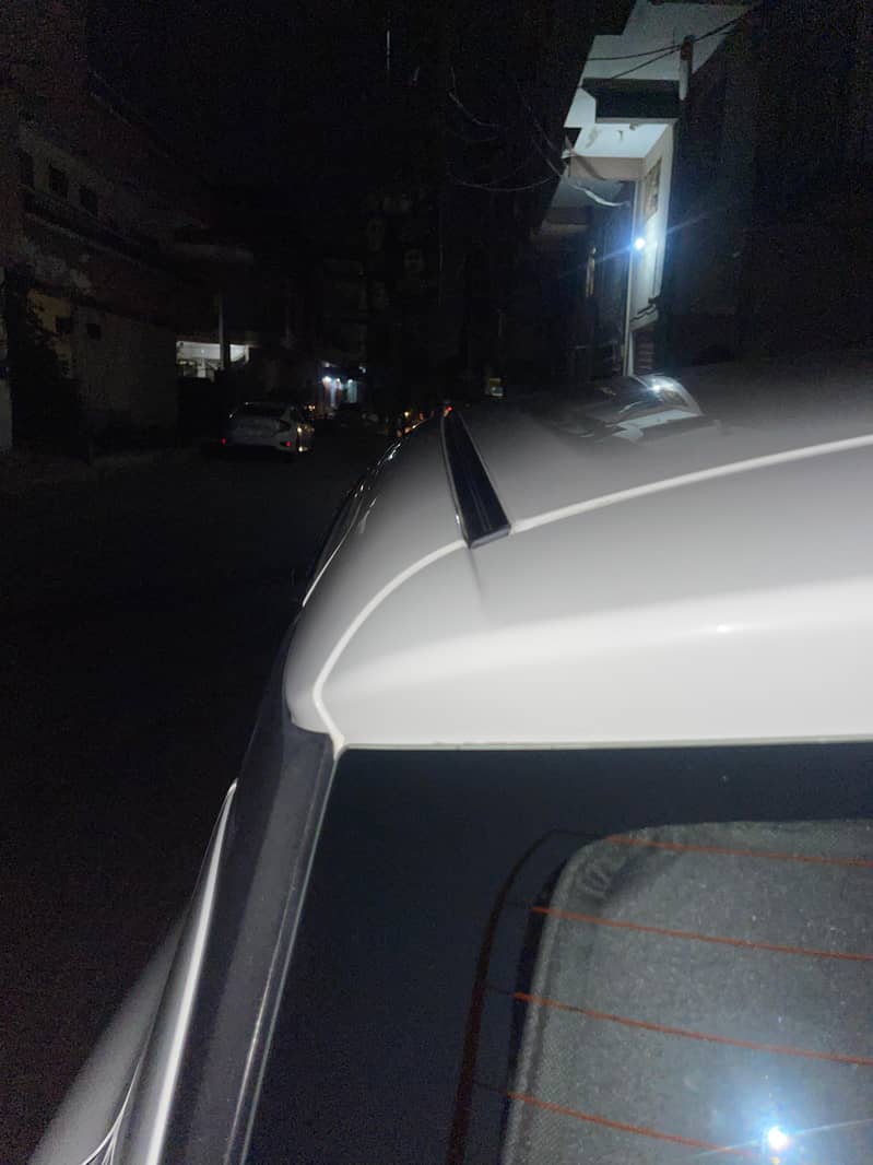 swift car white color 2022 model like new scratch less 7