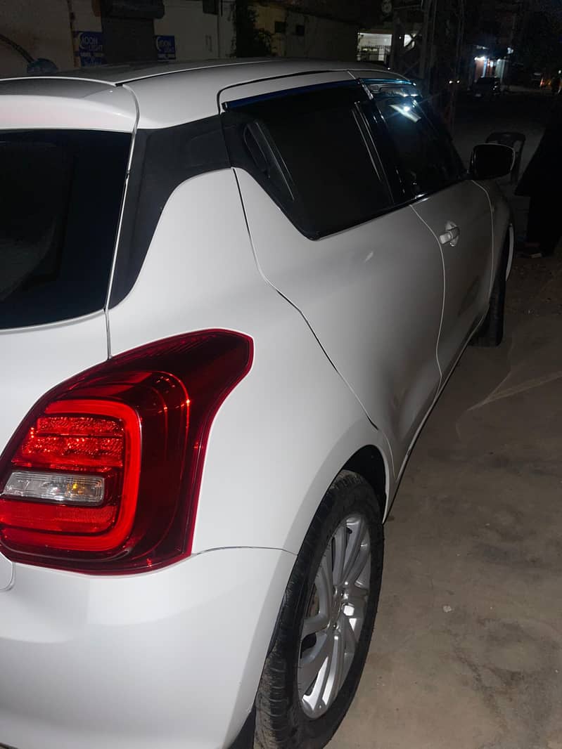 swift car white color 2022 model like new scratch less 8