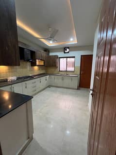 15 MARLA BRARND NEW 5 BEDROOM HOUSE AVAILABLE FOR RENT ( NEAR TO PARK )