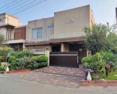 10 Marla, CORNER, Semi Furnished, Modern House. Mian Road