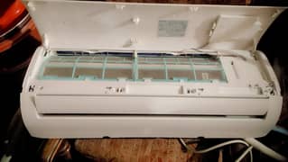 1 Ton Dawlance Inverter AC for Sale – Excellent Condition!