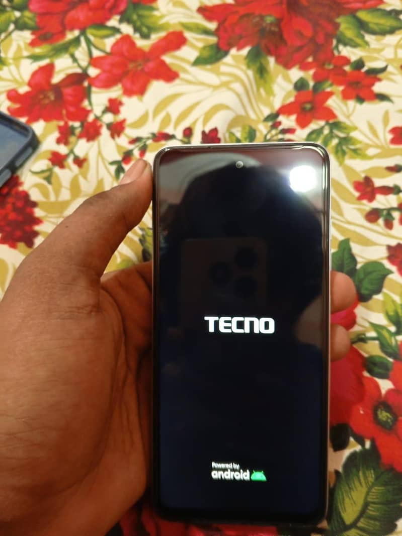 Tecno spark 20c 10 by 8 condition complete Saman hai 3
