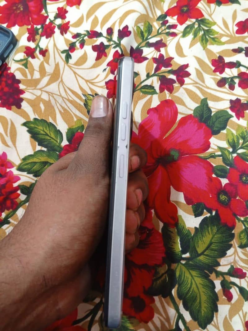 Tecno spark 20c 10 by 8 condition complete Saman hai 4