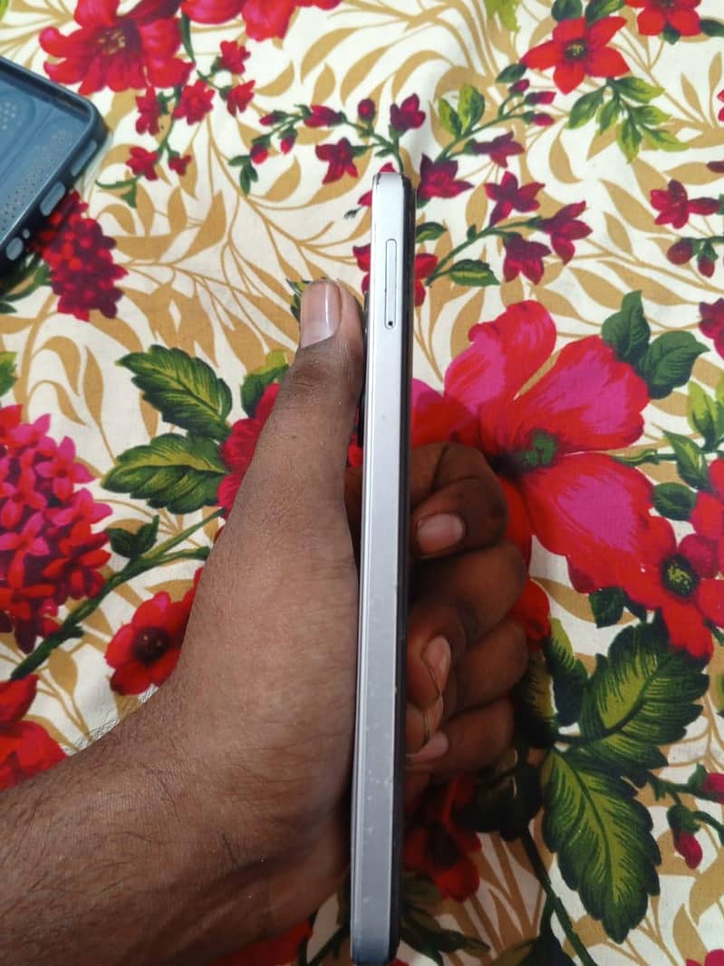 Tecno spark 20c 10 by 8 condition complete Saman hai 5