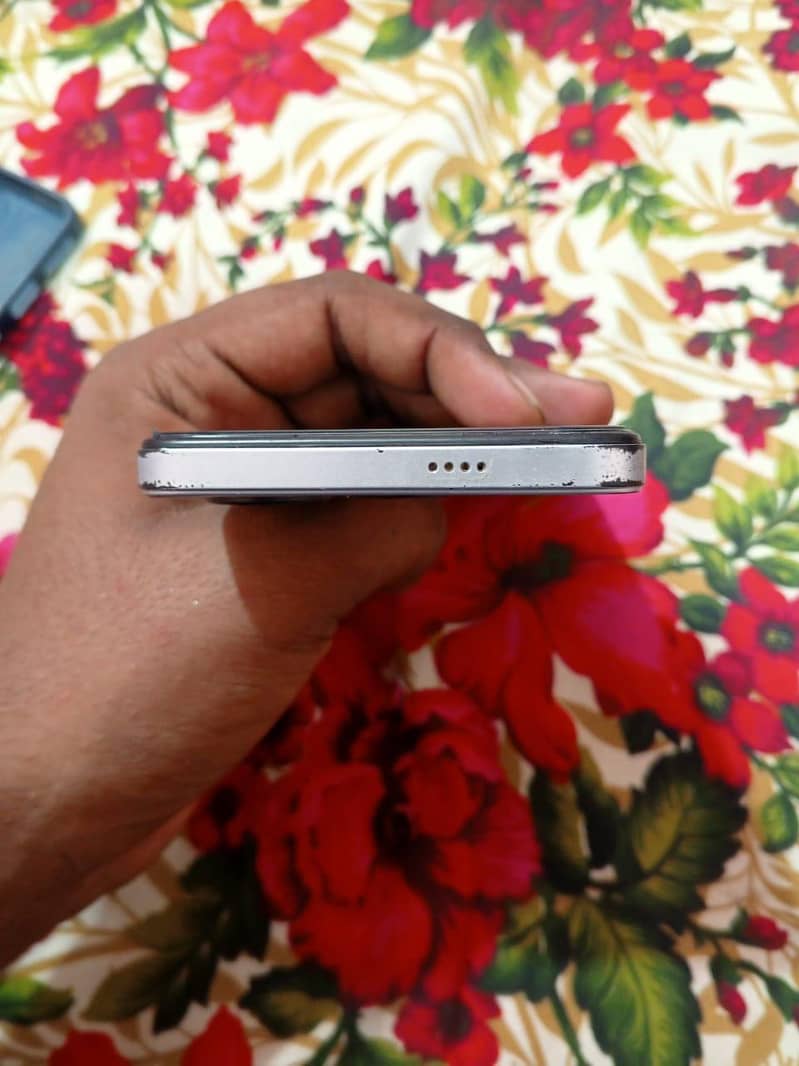 Tecno spark 20c 10 by 8 condition complete Saman hai 7