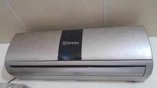 1.5 Ton Electrolux AC, Fully functional, urgent sale