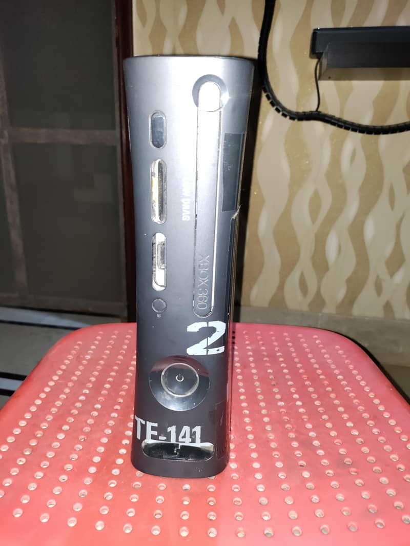 XBOX 360 250GB HDD + 2 Controller + Kinect + 57 disks - Bundle Offer 1