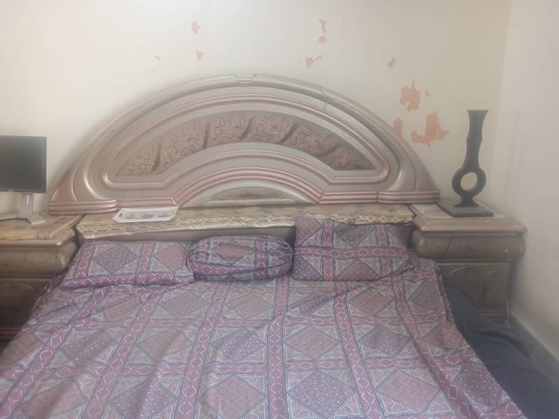 king size bed with side tables and dressing table 1
