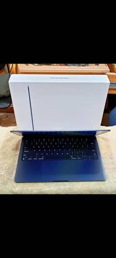 MacBook Air M2 2022 16GB 512GB 13.6" Display With Box Under Warranty