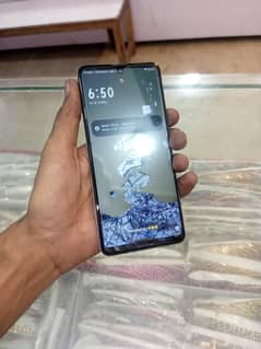 AQUOS R5G 12 256 SNAPDRAGON 865 NON PTAALL .  OK