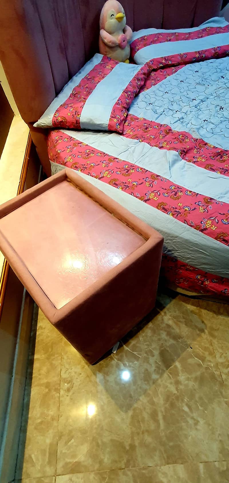 Round bed set with side tables front setti and 2 chairs with table 7