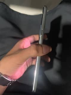 2Samsung s10 urgent sale krna h panel mein Lin's hn chalta bilkul OK h